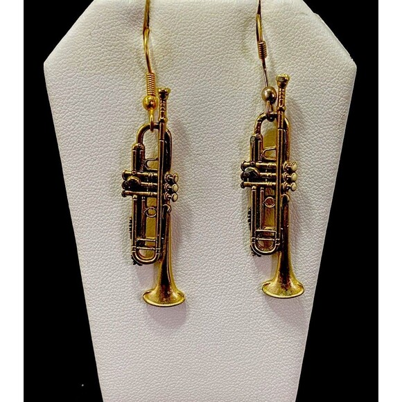 Future Primitive Jewelry - Vintage Trumpet Dangle Earrings Goldtone 2 “, Future Primitive USA Music Lover